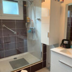 Modern shared bathroom with walk-in shower in a host family home in Eybens near Grenoble.